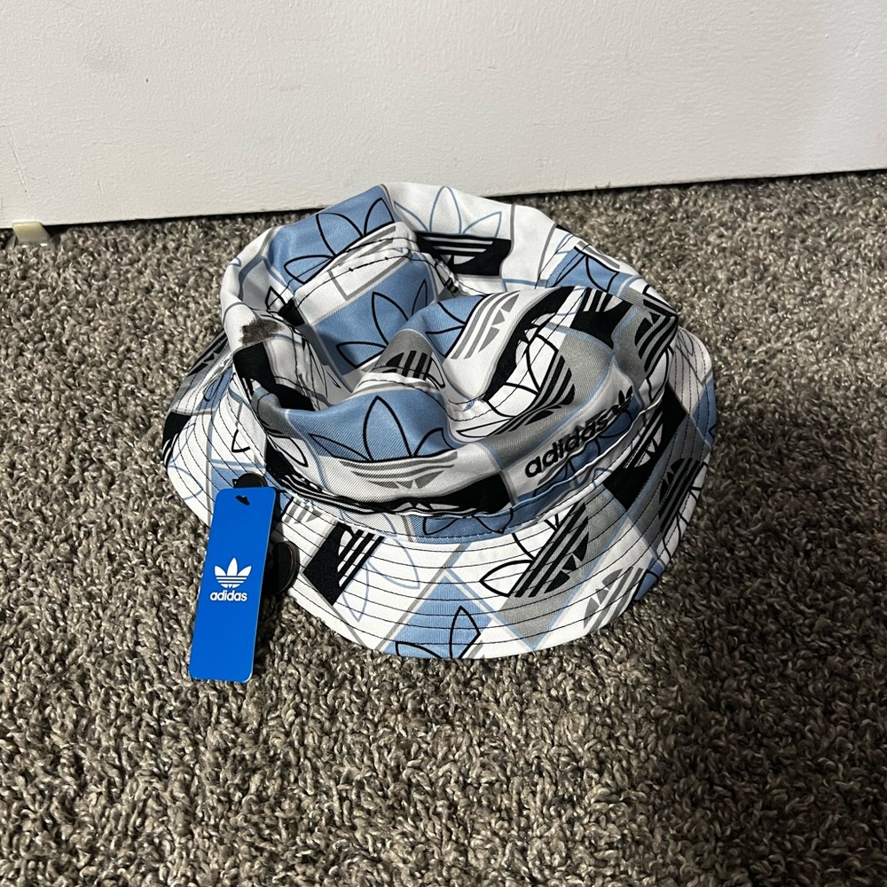 Bucket hat